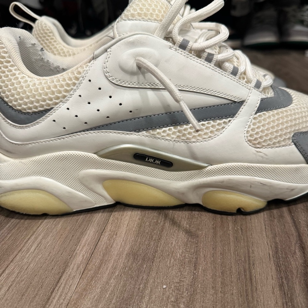 Dior B22 ‘White and grey Reflective'